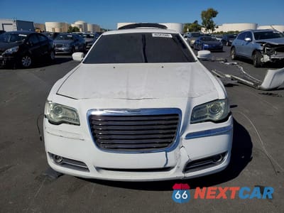 Piąte zdjęcie samochodu w środku: 2013 CHRYSLER 300 S VIN:2C3CCABT6DH644464 - miniatura