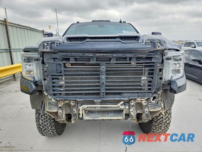 Piąte zdjęcie samochodu w środku: 2021 GMC SIERRA K2500 AT4 VIN:1GT49PEY7MF217448 - miniatura