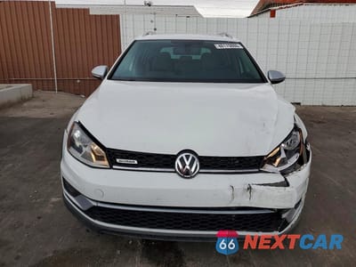 Piąte zdjęcie samochodu w środku: 2017 VOLKSWAGEN GOLF ALLTRACK S VIN:3VWH17AU6HM524267 - miniatura