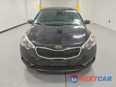 Piąte zdjęcie samochodu w środku: 2016 KIA FORTE EX VIN:KNAFX4A82G5598152 - miniatura
