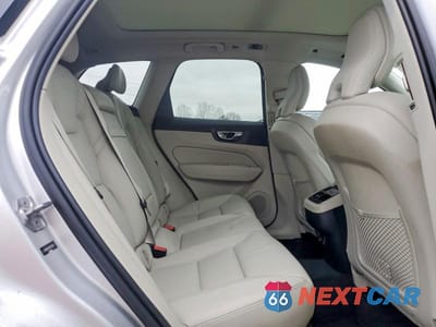 Zdjęcie 11 z 12 samochodu: 2019 VOLVO XC60 T5 INSCRIPTION VIN:LYV102RL6KB232363 - miniatura