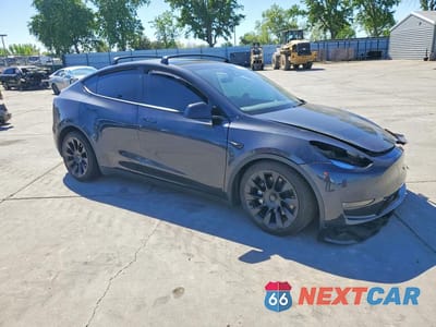 Czwarte zdjęcie samochodu z boku: 2024 TESLA MODEL Y VIN:7SAYGDEE7RF014179 - miniatura