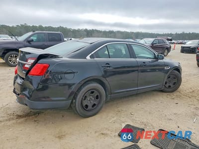 Trzecie zdjęcie samochodu z tyłu: 2017 FORD TAURUS POLICE INTERCEPTOR VIN:1FAHP2MK1HG121294 - miniatura