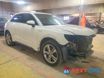 Czwarte zdjęcie samochodu z boku: 2020 AUDI Q3 PREMIUM S LINE VIN:WA1DECF32L1011225 - miniatura