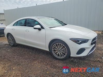 Czwarte zdjęcie samochodu z boku: 2025 MERCEDES-BENZ CLA 250 VIN:W1K5J4GB9SN522655 - miniatura