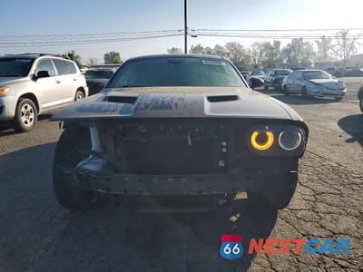 Piąte zdjęcie samochodu w środku: 2017 DODGE CHALLENGER SXT VIN:2C3CDZAG2HH548997 - miniatura