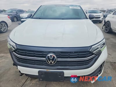 Piąte zdjęcie samochodu w środku: 2023 VOLKSWAGEN JETTA SPORT VIN:3VWBM7BU5PM018391 - miniatura