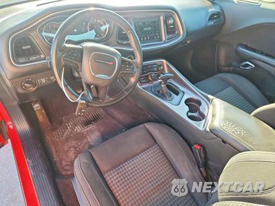 Zdjęcie 8 z 11 samochodu: 2018 DODGE CHALLENGER SXT VIN:2C3CDZAG7JH327711 - miniatura