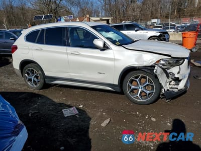 Czwarte zdjęcie samochodu z boku: 2018 BMW X1 XDRIVE28I VIN:WBXHT3C37J5K30028 - miniatura
