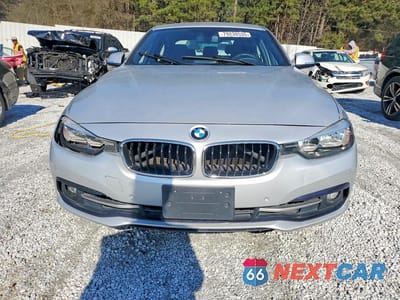 Piąte zdjęcie samochodu w środku: 2017 BMW 330 I VIN:WBA8B9G33HNU52327 - miniatura