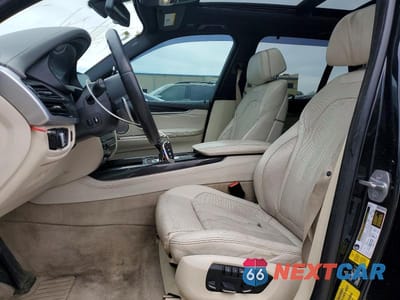 Zdjęcie 7 z 12 samochodu: 2016 BMW X5 XDRIVE50I VIN:5UXKR6C57G0J80269 - miniatura