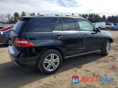 Trzecie zdjęcie samochodu z tyłu: 2015 MERCEDES-BENZ ML 350 4MATIC VIN:4JGDA5HB5FA617717 - miniatura