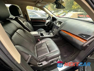 Piąte zdjęcie samochodu w środku: 2016 LINCOLN MKT VIN:2LMHJ5AT1GBL01391 - miniatura