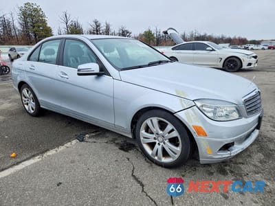 Czwarte zdjęcie samochodu z boku: 2011 MERCEDES-BENZ C 300 4MATIC VIN:WDDGF8BB1BR156921 - miniatura