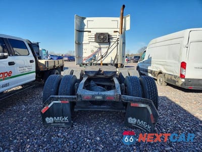 Zdjęcie 6 z 10 samochodu: 2016 VOLVO VNL SEMI TRUCK VIN:4V4NC9EH4GN958138 - miniatura