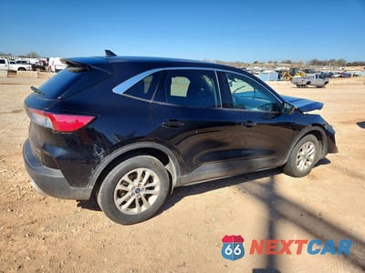 Trzecie zdjęcie samochodu z tyłu: 2021 FORD ESCAPE SE VIN:1FMCU0BZ3MUA30102 - miniatura