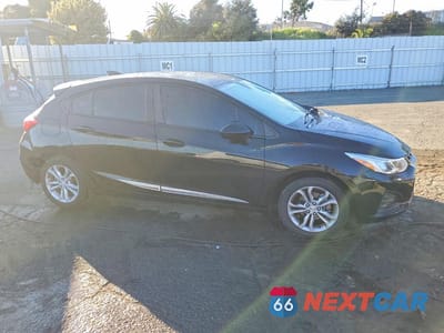 Czwarte zdjęcie samochodu z boku: 2019 CHEVROLET CRUZE LS VIN:3G1BC6SM6KS588624 - miniatura