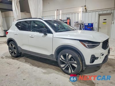 Czwarte zdjęcie samochodu z boku: 2024 VOLVO XC40 PLUS VIN:YV4L12UL6R2355358 - miniatura