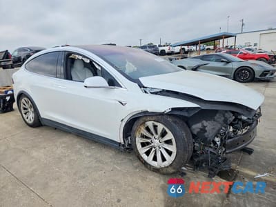 Czwarte zdjęcie samochodu z boku: 2020 TESLA MODEL X VIN:5YJXCAE29LF281601 - miniatura