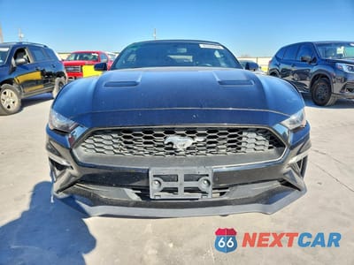 Piąte zdjęcie samochodu w środku: 2018 FORD MUSTANG VIN:1FATP8UH8J5177039 - miniatura