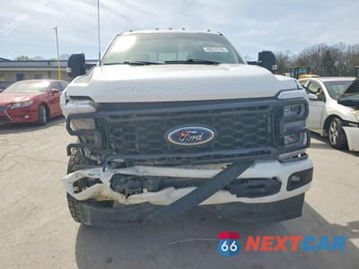 Piąte zdjęcie samochodu w środku: 2024 FORD F350 VIN:1FT8W3BN2REC97834 - miniatura