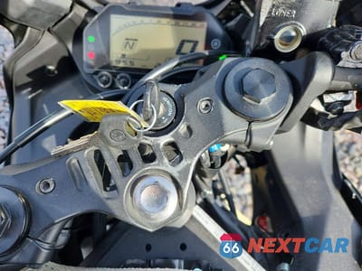 Zdjęcie 8 z 9 samochodu: 2022 YAMAHA YZFR3 A VIN:MH3RH18Y5NK008463 - miniatura