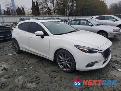 Czwarte zdjęcie samochodu z boku: 2018 MAZDA 3 GRAND TOURING VIN:3MZBN1M31JM257068 - miniatura