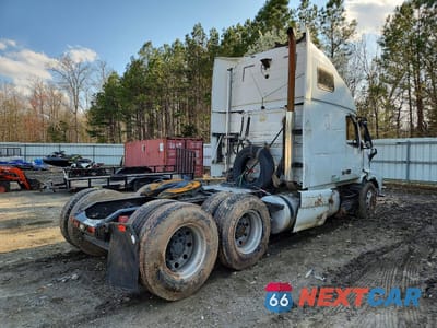 Czwarte zdjęcie samochodu z boku: 2017 VOLVO VNL SEMI TRUCK VIN:4V4NC9EH9HN978354 - miniatura