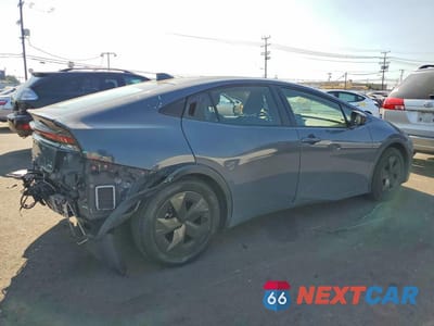Trzecie zdjęcie samochodu z tyłu: 2023 TOYOTA PRIUS LE VIN:JTDACAAU6P3000676 - miniatura