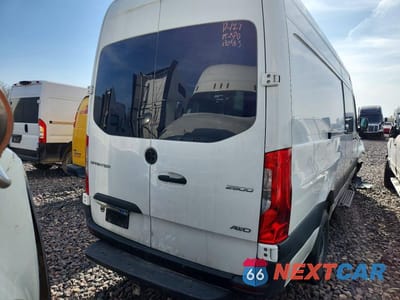 Trzecie zdjęcie samochodu z tyłu: 2024 MERCEDES BENZ SPRINTER 2500 DELIVERY VAN VIN:W1W4NCVY5RT163536 - miniatura