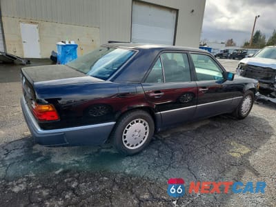 Trzecie zdjęcie samochodu z tyłu: 1993 MERCEDES-BENZ 300 E 2.8 VIN:WDBEA28E4PB858079 - miniatura