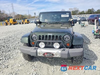 Piąte zdjęcie samochodu w środku: 2010 JEEP WRANGLER SAHARA VIN:1J4AA5D19AL123176 - miniatura