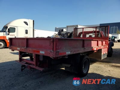 Trzecie zdjęcie samochodu z tyłu: 2014 FORD F550 SUPER DUTY FLATBED TRUCK VIN:1FDUF5GYXEEA43047 - miniatura