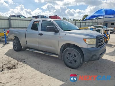 Czwarte zdjęcie samochodu z boku: 2011 TOYOTA TUNDRA GRADE VIN:5TFRY5F10BX114457 - miniatura