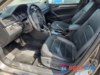 Zdjęcie 7 z 12 samochodu: 2017 VOLKSWAGEN PASSAT SE VIN:1VWBT7A37HC063248 - miniatura