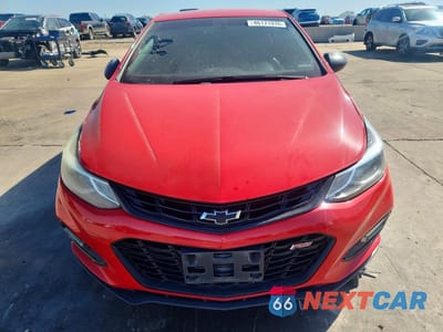 Piąte zdjęcie samochodu w środku: 2018 CHEVROLET CRUZE LT VIN:1G1BE5SM3J7171382 - miniatura