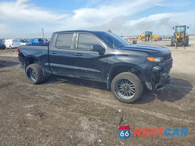 Czwarte zdjęcie samochodu z boku: 2021 CHEVROLET SILVERADO C1500 CUSTOM VIN:1GCPWBEK5MZ204121 - miniatura