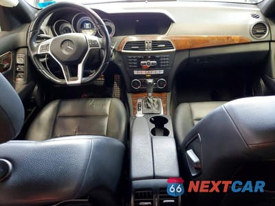 Zdjęcie 8 z 12 samochodu: 2012 MERCEDES-BENZ C 300 4MATIC VIN:WDDGF8BB8CA708768 - miniatura