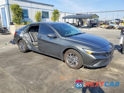Czwarte zdjęcie samochodu z boku: 2024 HYUNDAI ELANTRA SEL VIN:KMHLM4DG6RU733350 - miniatura