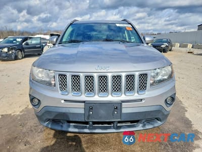 Piąte zdjęcie samochodu w środku: 2016 JEEP COMPASS LATITUDE VIN:1C4NJCEA8GD620006 - miniatura