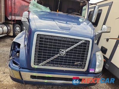 Zdjęcie 7 z 10 samochodu: 2016 VOLVO VNL SEMI TRUCK VIN:4V4NC9EH2GN931729 - miniatura