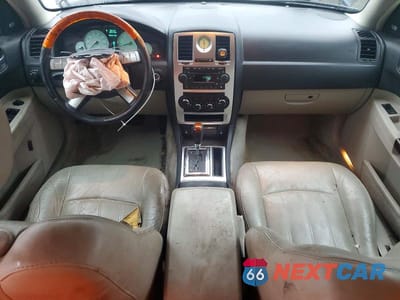 Zdjęcie 8 z 13 samochodu: 2005 CHRYSLER 300C VIN:2C3JA63H45H623862 - miniatura