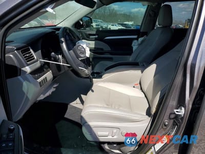 Zdjęcie 7 z 12 samochodu: 2019 TOYOTA HIGHLANDER XLE VIN:5TDJZRFH6KS715022 - miniatura