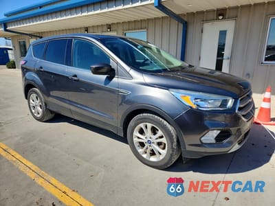 Czwarte zdjęcie samochodu z boku: 2017 FORD ESCAPE SE VIN:1FMCU0GD3HUC08917 - miniatura