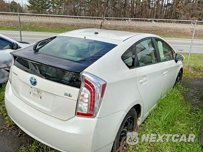 Czwarte zdjęcie samochodu z boku: 2014 TOYOTA PRIUS TWO VIN:JTDKN3DU3E0390320 - miniatura