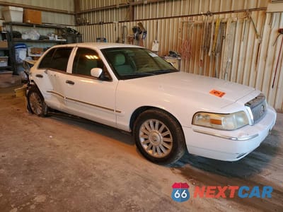 Czwarte zdjęcie samochodu z boku: 2008 MERCURY GRAND MARQUIS LS VIN:2MEFM75V98X646967 - miniatura