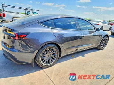 Trzecie zdjęcie samochodu z tyłu: 2024 TESLA MODEL 3 VIN:5YJ3E1EA1RF718483 - miniatura