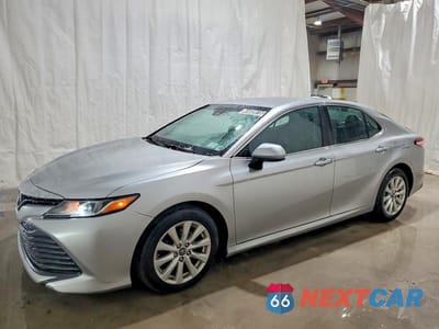 2018 TOYOTA CAMRY LE 4T1B11HK7JU053284 - główne zdjęcie licytacji z USA - miniatura