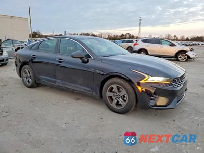 Czwarte zdjęcie samochodu z boku: 2023 KIA K5 LXS VIN:5XXG14J25PG208113 - miniatura