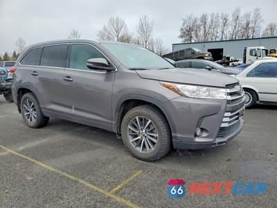 Czwarte zdjęcie samochodu z boku: 2017 TOYOTA HIGHLANDER XLE VIN:5TDJZRFH0HS422984 - miniatura